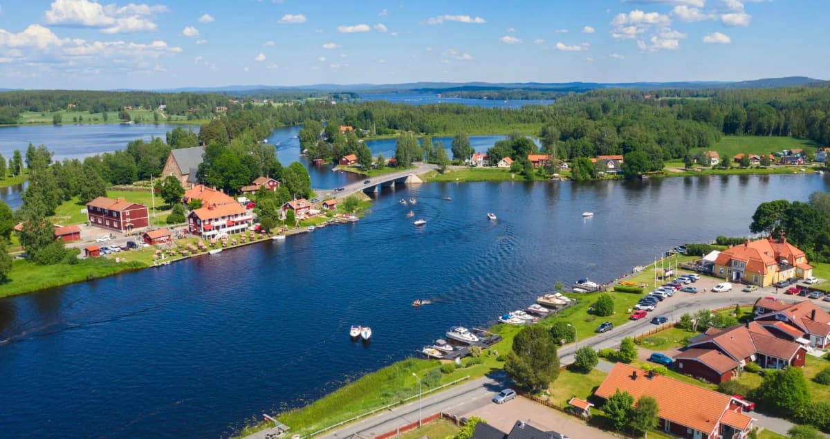 Borlänge - Industristad i hjärtat av Dalarna Borlänge stad i Dalarnas län med stadsvy och omgivande natur