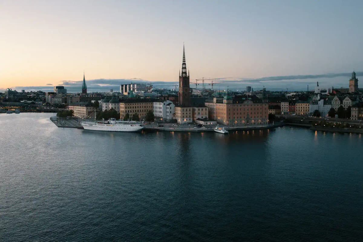 Stockholm - Sveriges huvudstad Panoramavy över Stockholm med Gamla Stan och vattnet